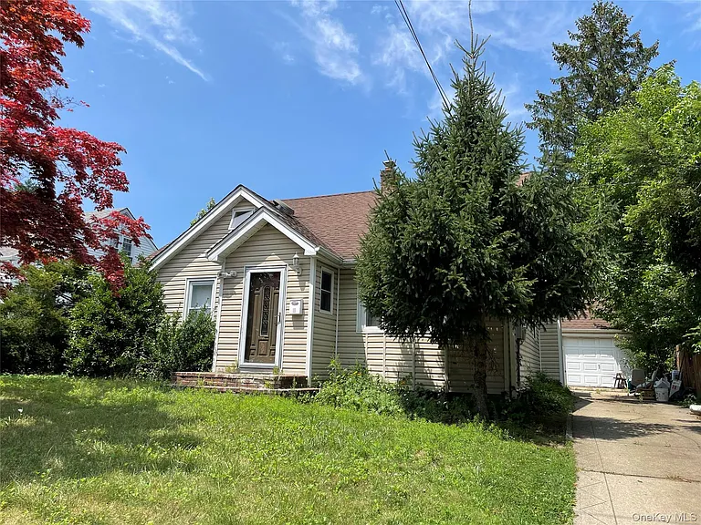 6 Dawes Ave — Photo 1