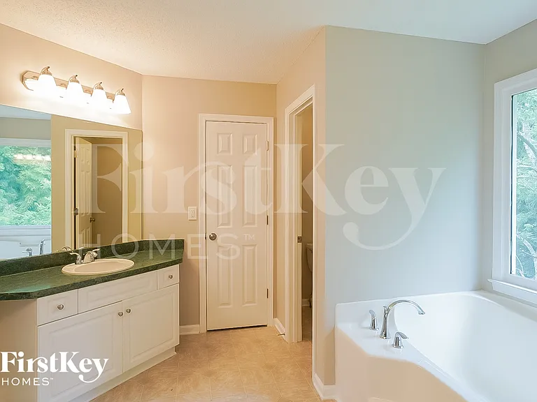 174 Somerset Ln — Photo 13