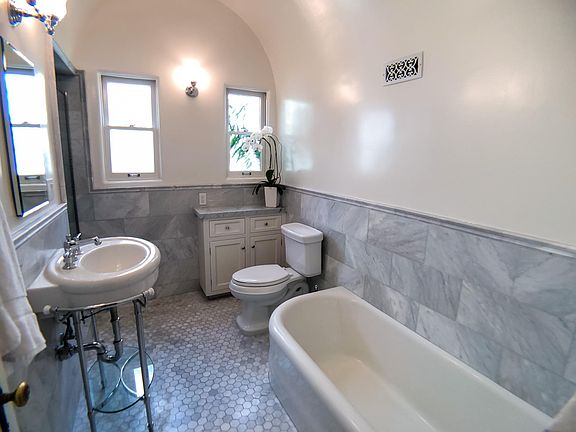 5th image of 1330 N Harper Ave APT 201