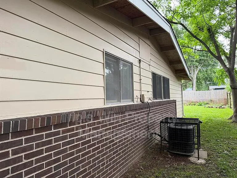 410 Ridge Dr — Photo 3