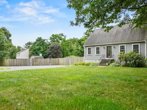 323 School St, Pembroke, MA 02359