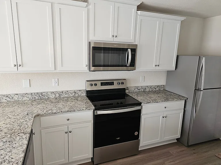 524 Hawley St — Photo 16