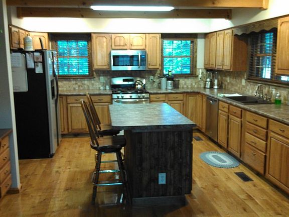 Kitchen
						:
						Kitchen