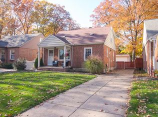 586 Huntmere Dr, Bay Village, OH 44140