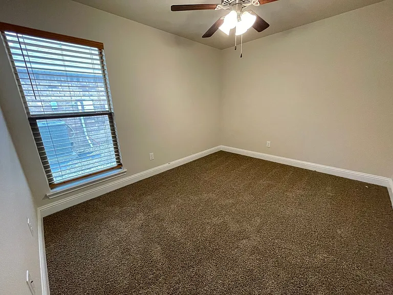3719 Oakridge Ave — Photo 8
