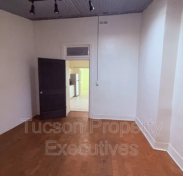 343 S Convent Ave — Photo 19