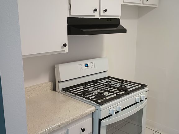 3rd image of 218 W Vermont Ave APT 10