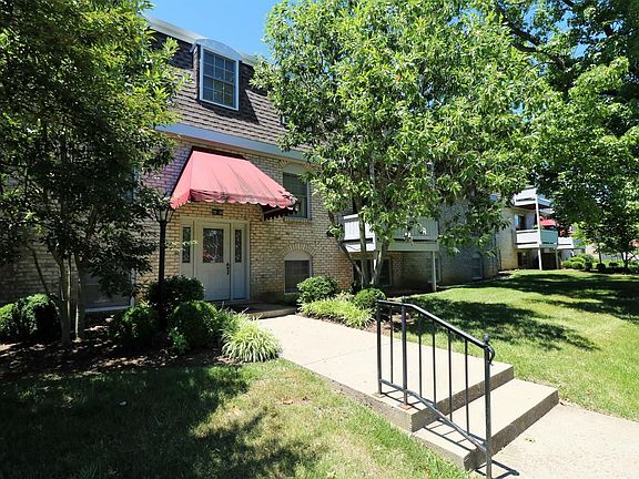 2nd image of 175 Malabu Dr APT 25