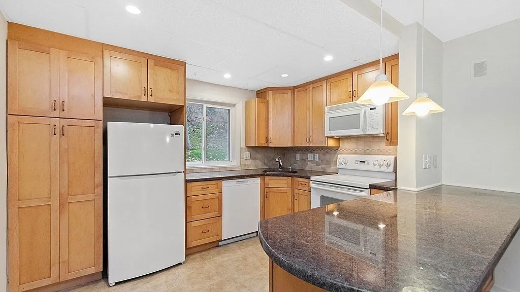 2 bed, 1.0 bath, 760 sqft, $2,200 — Photo 4