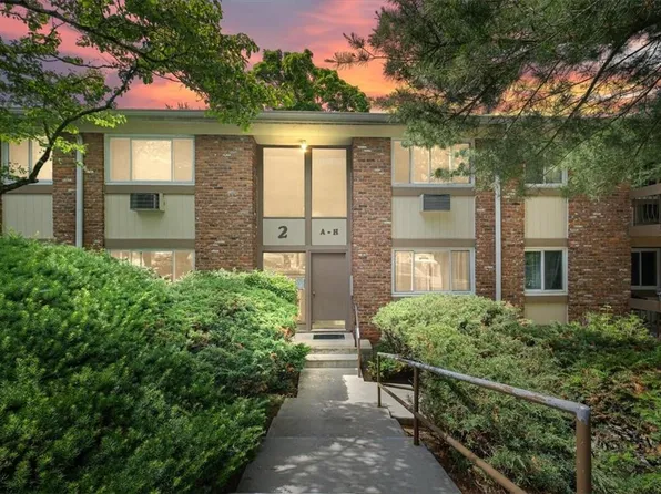 2 Woods End Circle #F, Peekskill, NY 10566
