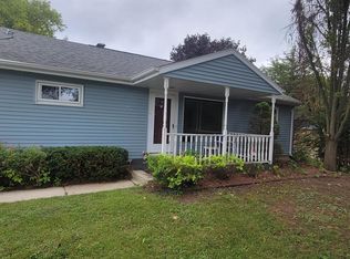 917 Raton Ct, Manitowoc, WI 54220