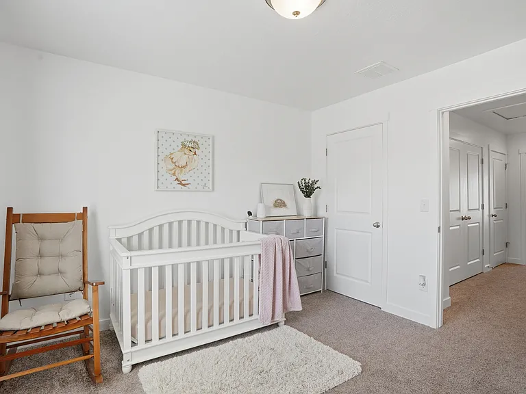 347 N Angus Dr — Photo 16