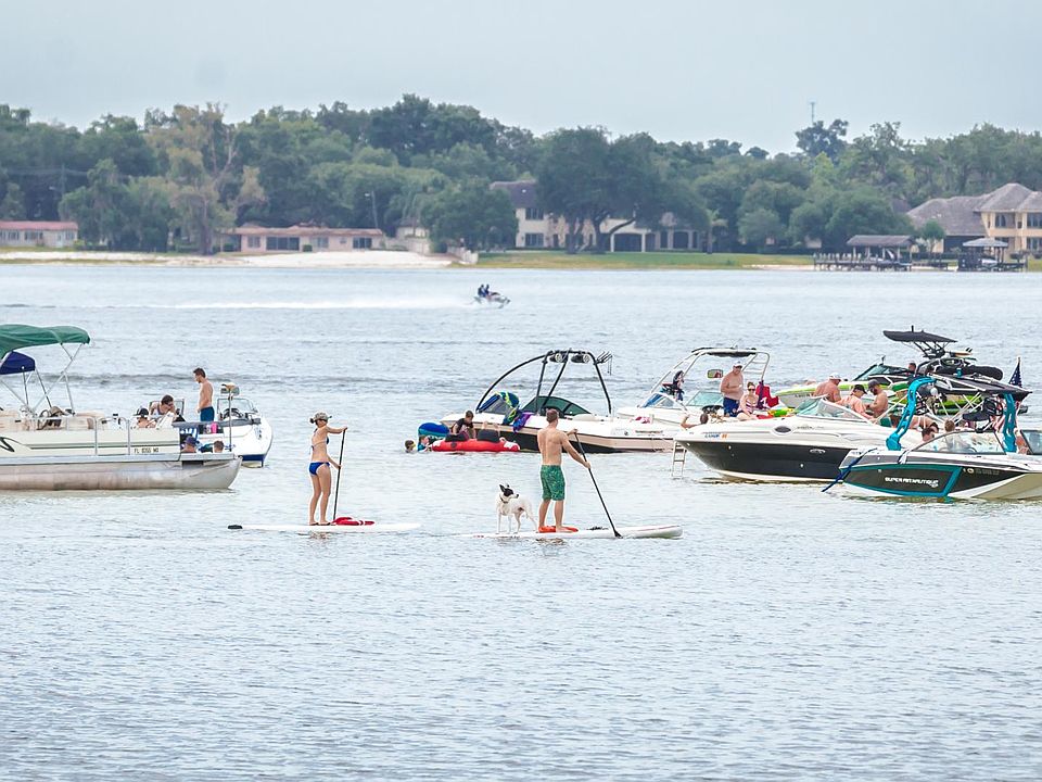The Lake Life! Desirable Conway Chain of Lakes. A local favorite place
Access 1/2 a block away for HOA only members. Paddle board, Jet Ski, Boating.