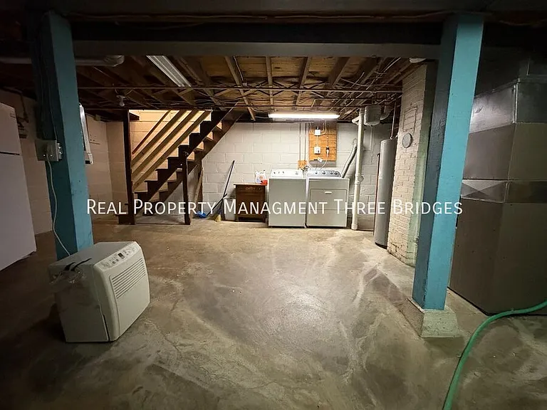 10335 Lackland Rd — Photo 12