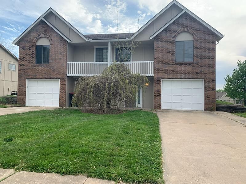 110 NW Main St! Unit B 3 Bedroom 2 full bathrooms!