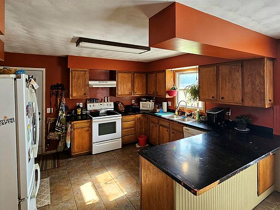 3rd image of 15644 S 40th St