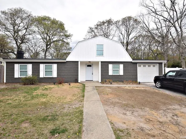 5435 Expressway Drive N, Holtsville, NY 11742