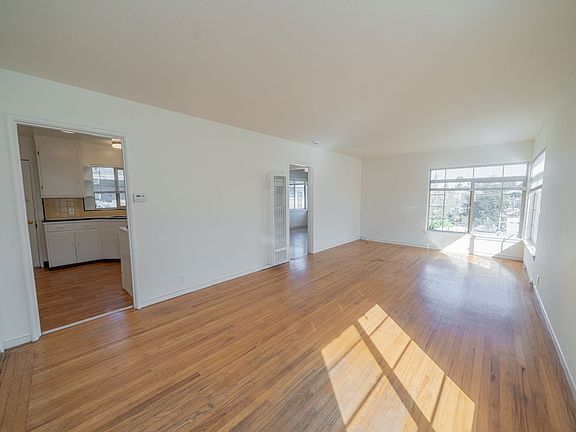 3rd image of 2526 Ivy Dr #2530-2526-