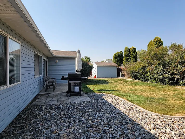 433 Mountainside Ln — Photo 11