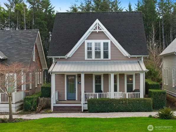 100 Horseshoe Lane, Pacific Beach, WA 98571