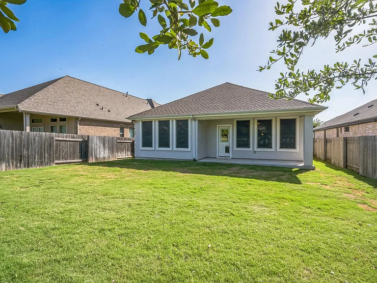 305 Crossvine Trl — Photo 3