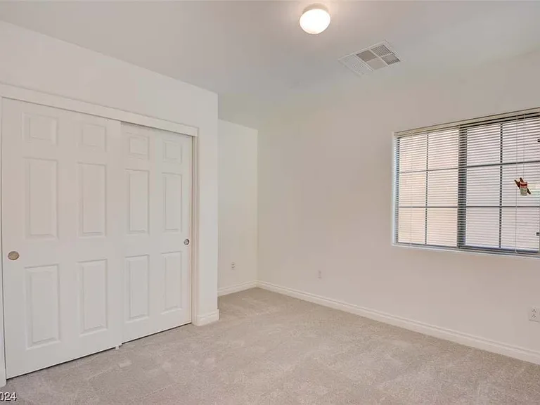 4736 Killington St — Photo 9
