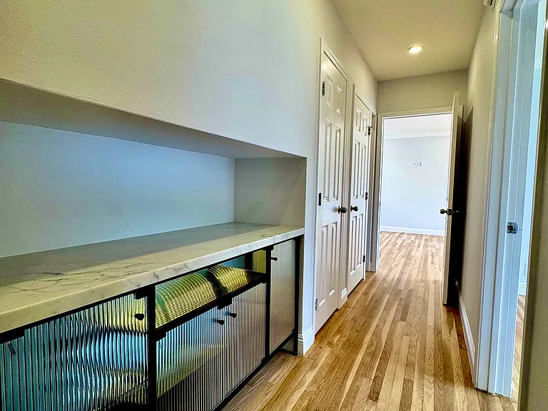 3172 S Barrington Ave #101 — Photo 19