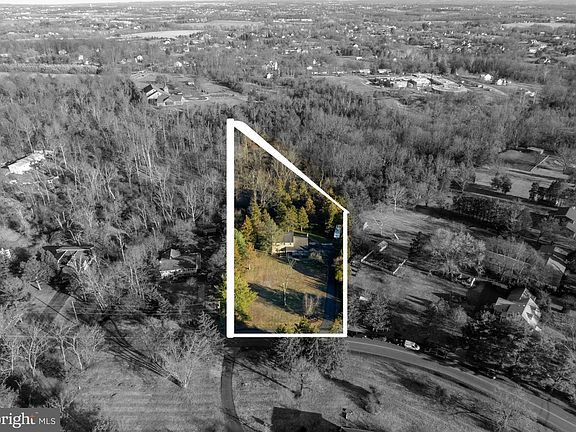 3rd image of 2814 Heather Dr
