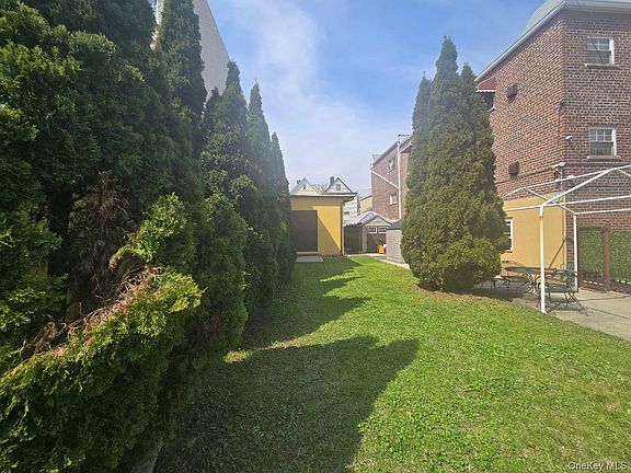 3rd image of 1405 Saint Lawrence Avenue
