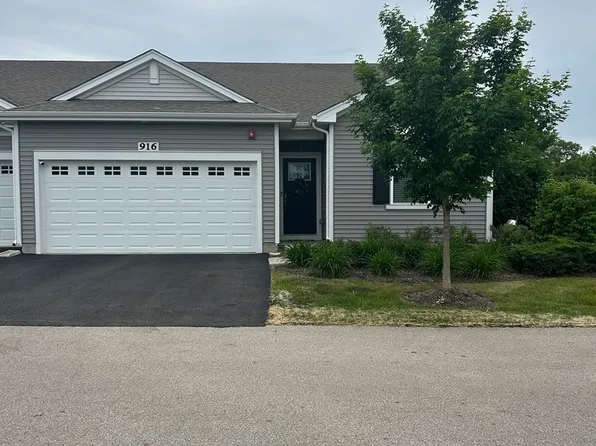 916 Darwin St, North Aurora, IL 60542