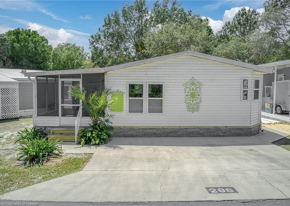 1st image of 286 Shoreline Dr