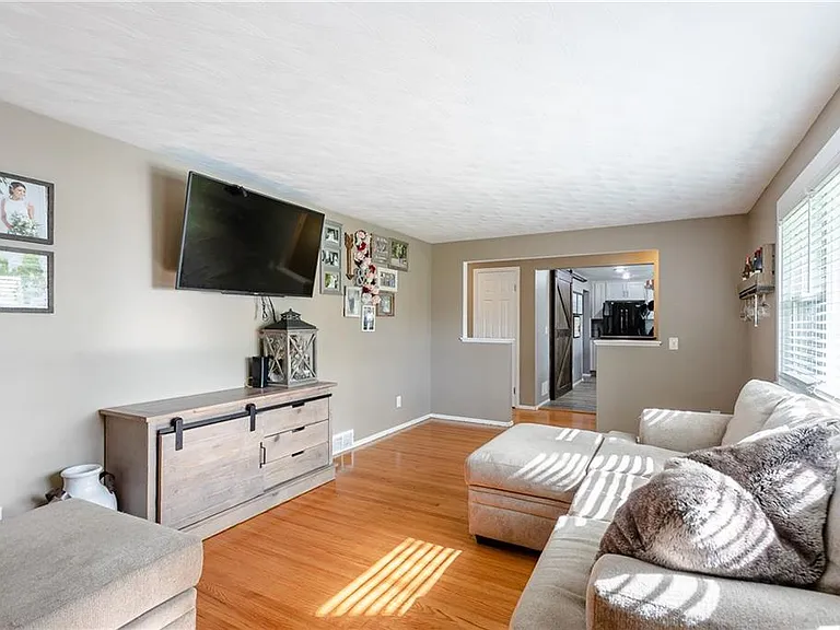 2 Kennedy Cir — Photo 5