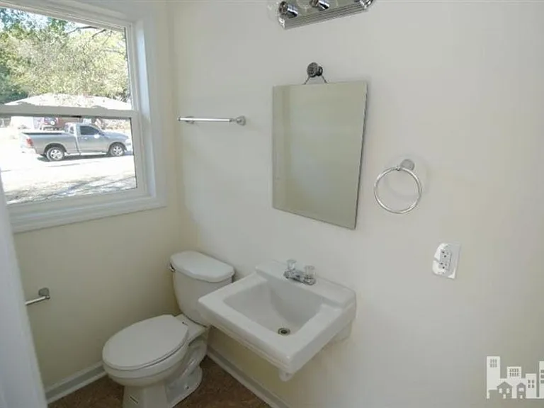 1/2 bath in bedroom 3