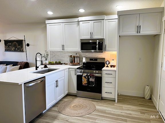 2nd image of 807 E Randall Ln