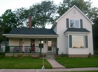 473 W Chestnut St, Burlington, WI 53105