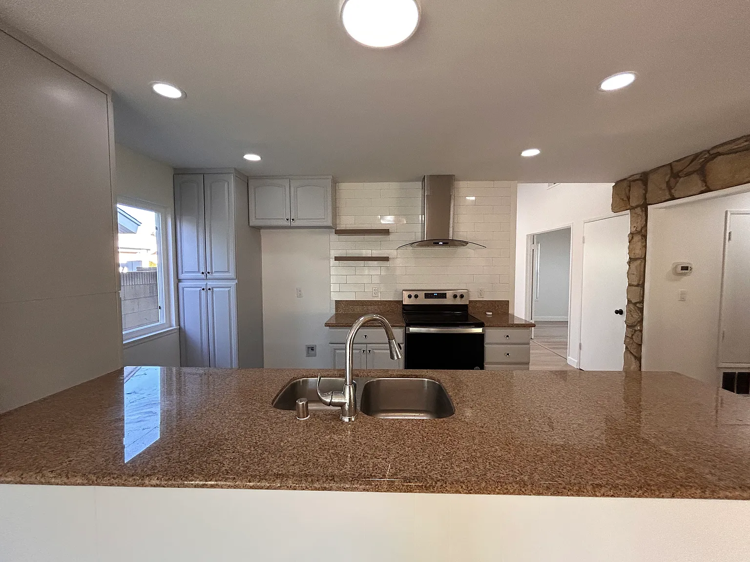 4 bed, 1520 sqft, $4,200 — Photo 3