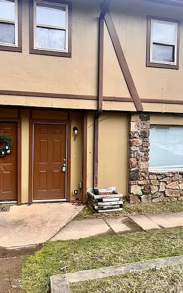 1801 Labette Manor Dr #11 — Photo 2