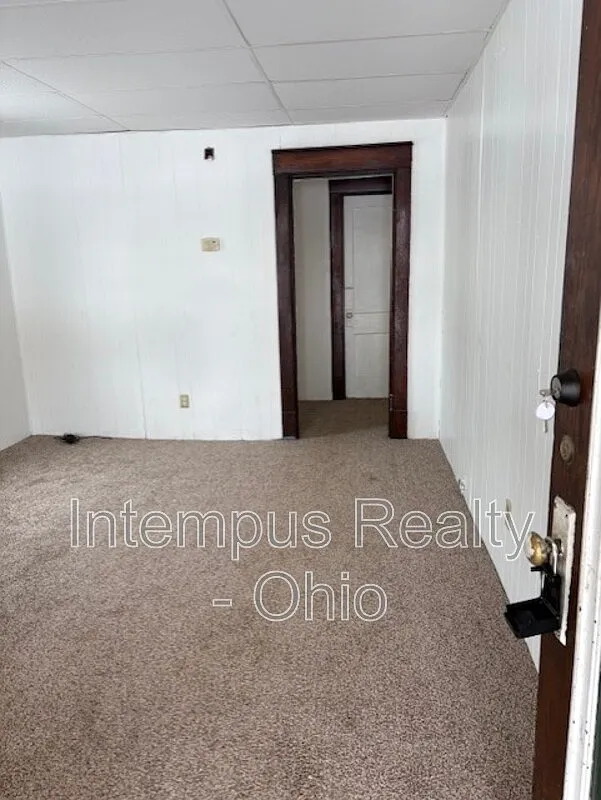 Building Photo - 633 Cassius Ave #1