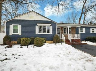 85 1st St, Ronkonkoma, NY 11779
