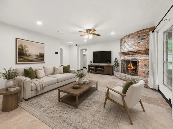 7319 Tall Pines Dr, Houston, TX 77088