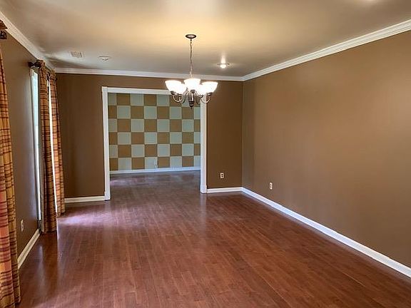 3rd image of 117 Treadway Cir