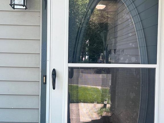 4th image of 421 Jamestown Ct