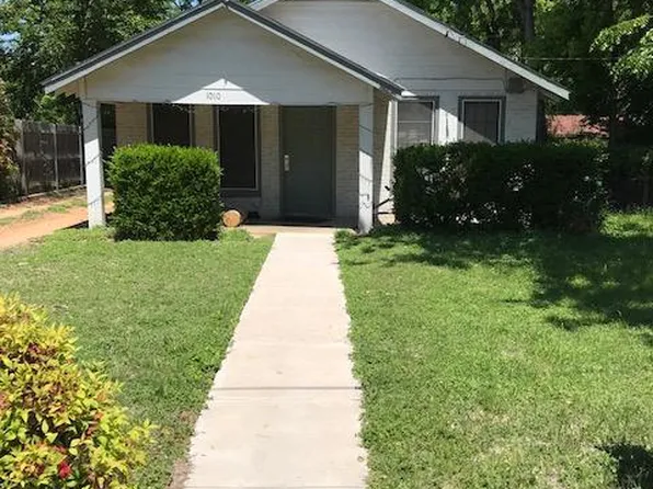 1010 W Collins St, Denton, TX 76201