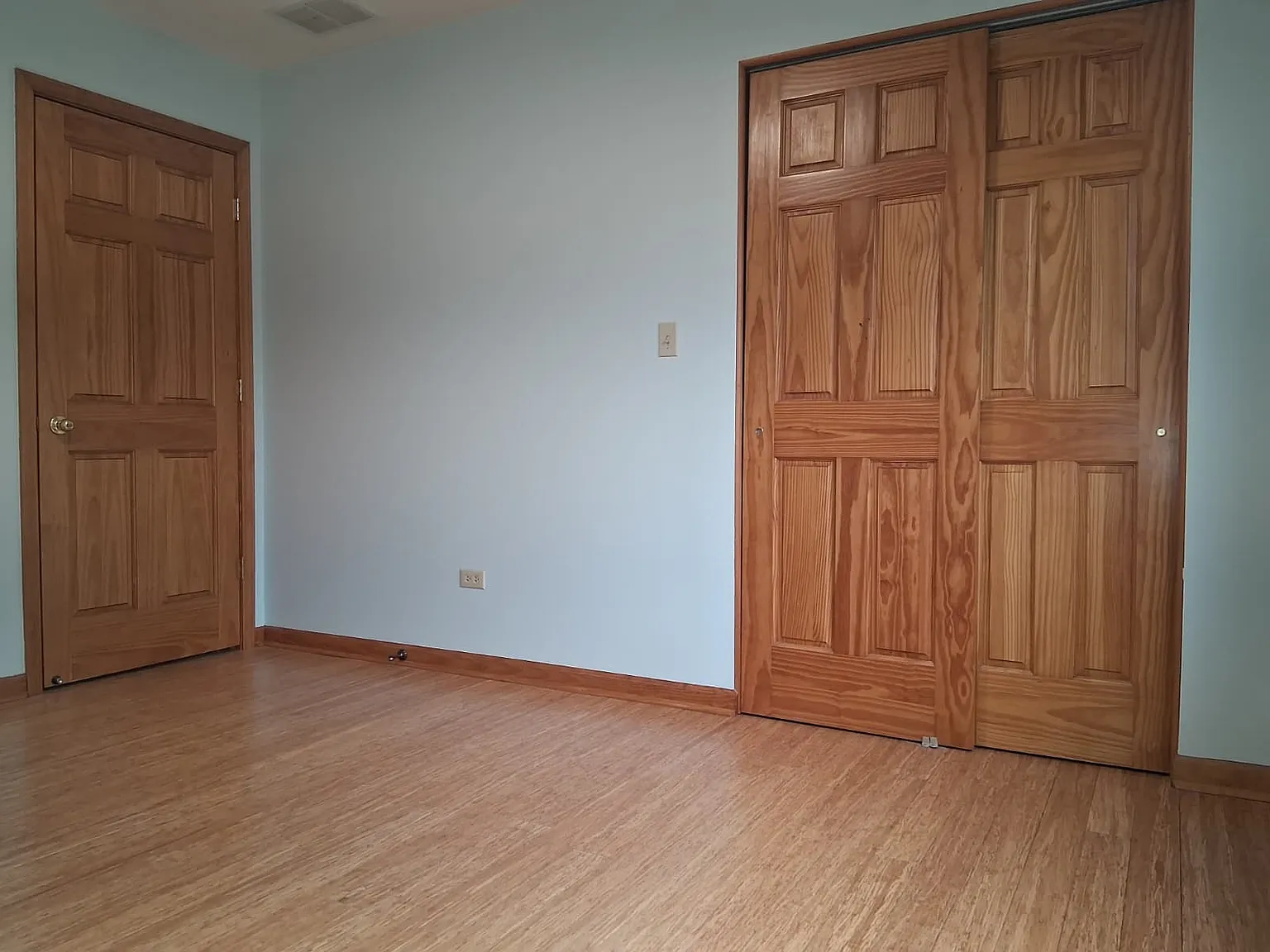 3 bed, 3000 sqft, $700 — Photo 2