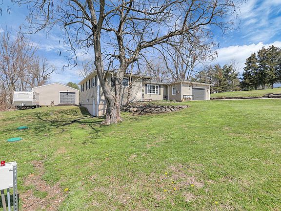 5th image of 920 Towe Dr NE