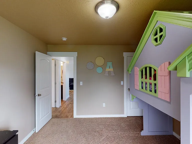 531 S Willow Xing — Photo 10