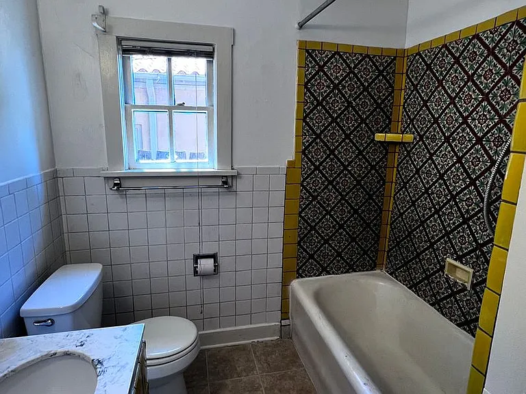 218 McKenzie St #C — Photo 12