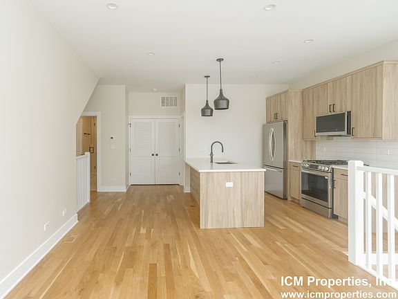 5th image of 2258 N Southport Ave #1