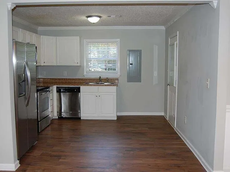 111 Smallridge St — Photo 7