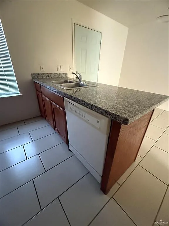 2 bed, 2.0 bath, 1050 sqft, $895 — Photo 4